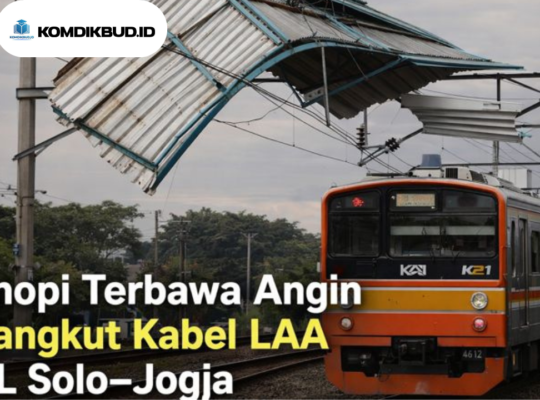 Kanopi Terbawa Angin Nyangkut Kabel LAA KRL Solo–Jogja